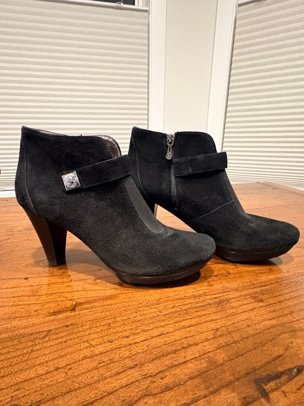 Blondo Ripley Waterproof Suede Ankle Booties Black Heel Size 8